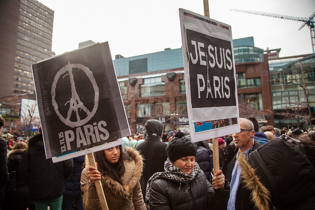 Thousands join silent march in Montreal  for Paris attack victims